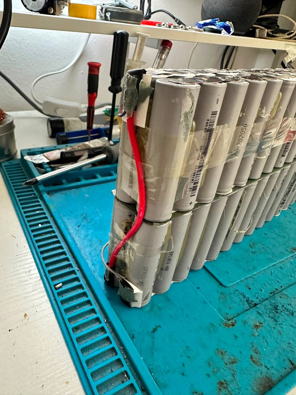 Pacco batteria al litio ricostruito cella per cella